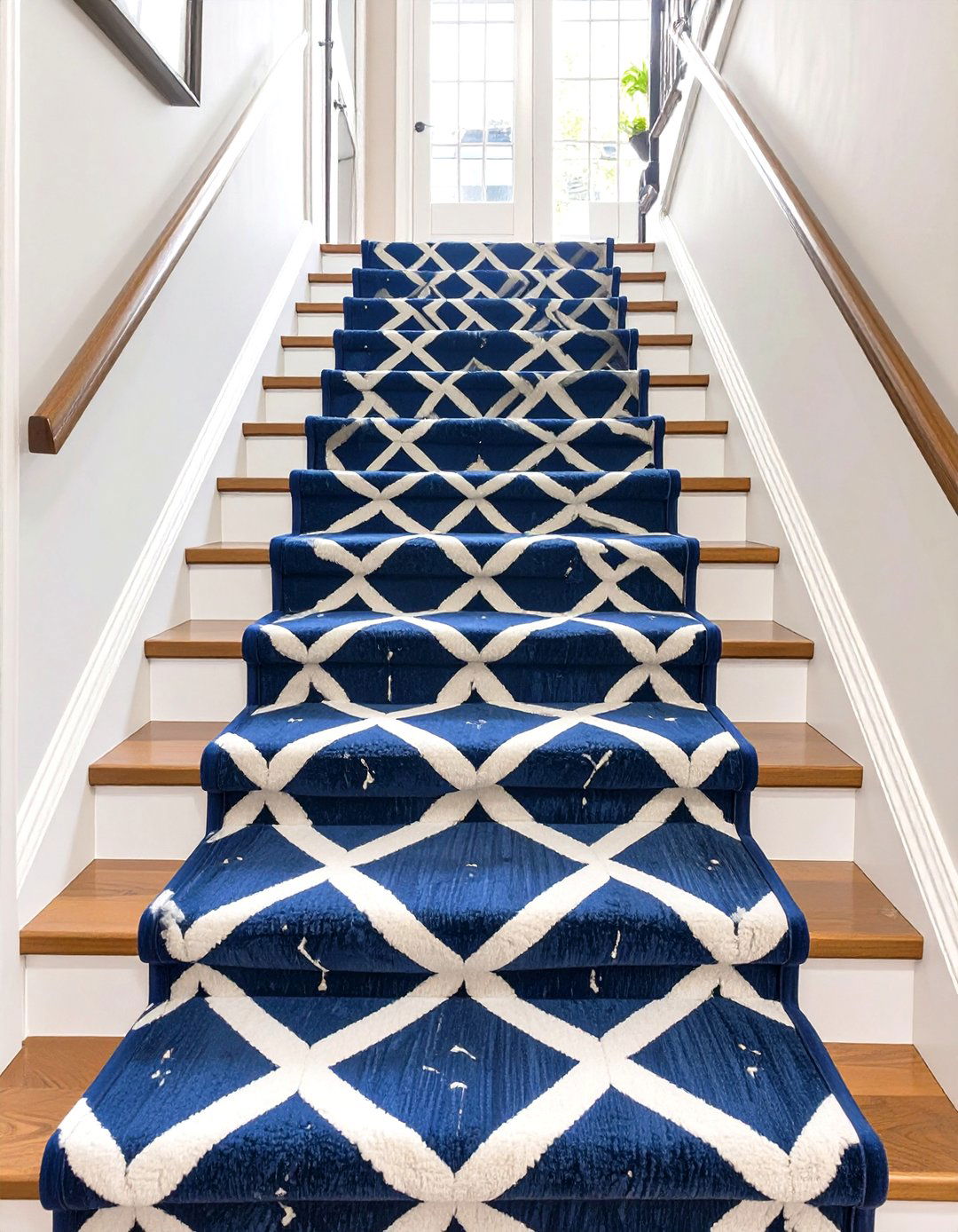 A Bold Stairway Runner - 30 stairway decor ideas