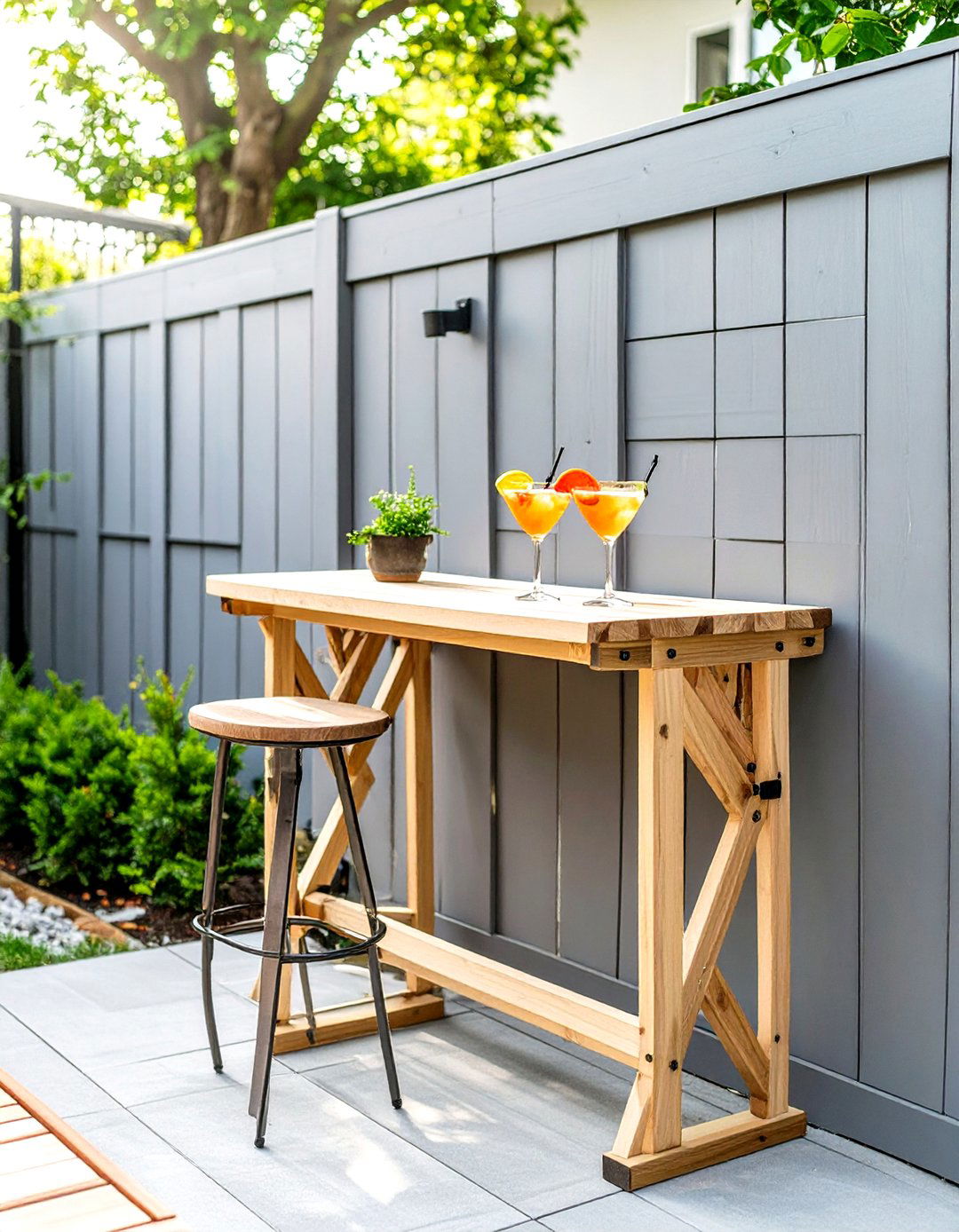 A Compact Outdoor Bar for a Tiny Backyard - 30 tiny backyard ideas