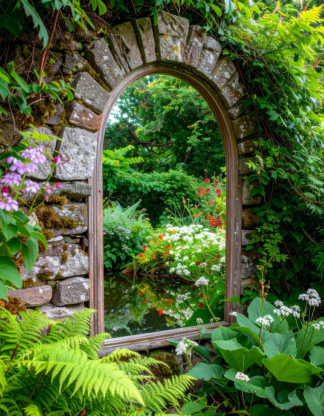 A Mirror Illusion Garden - 30 garden art ideas