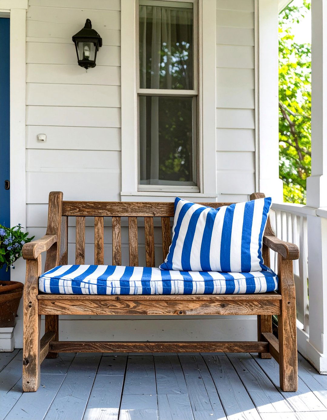 A Narrow Entryway Bench - 30 very small front porch decorating ideas
