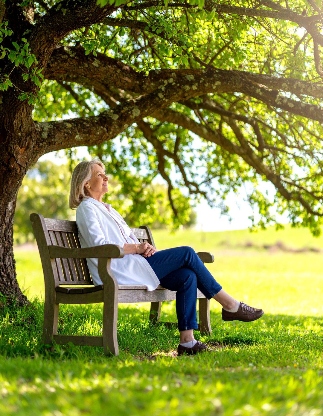 A Quiet Park Bench Moment - 30 girl outdoor senior picture ideas