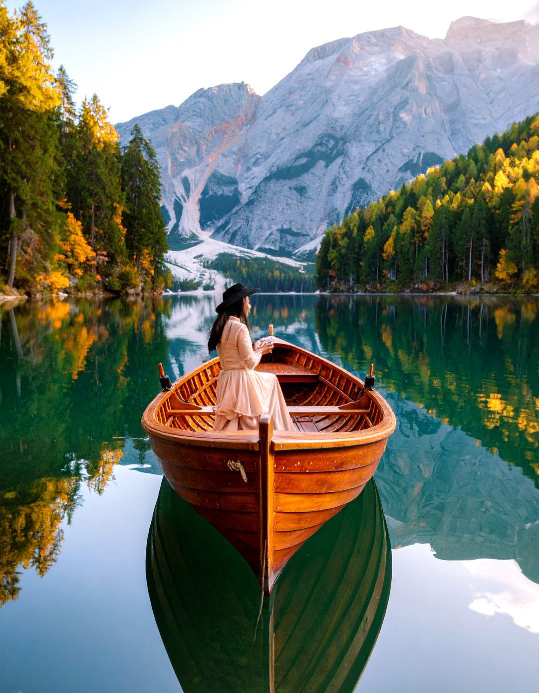 A Rowboat Proposal on a Calm Lake - 30 outdoor proposal ideas