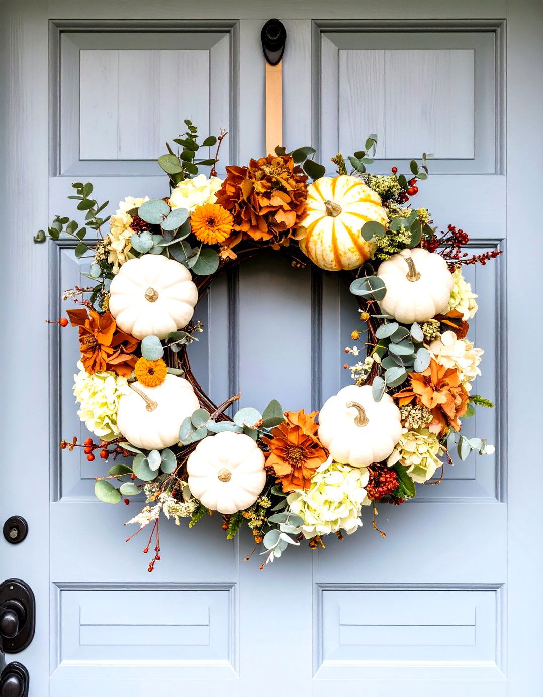 A Single Statement Wreath - 30 small front porch fall decorating ideas