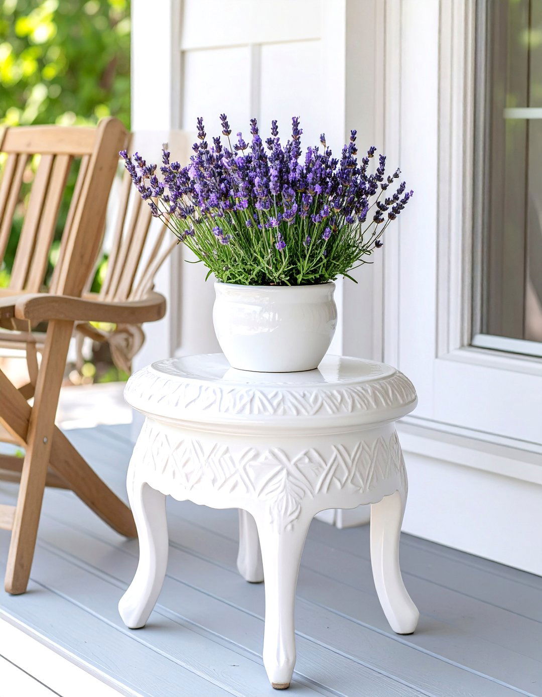 A Small Garden Stool - 30 very small front porch decorating ideas