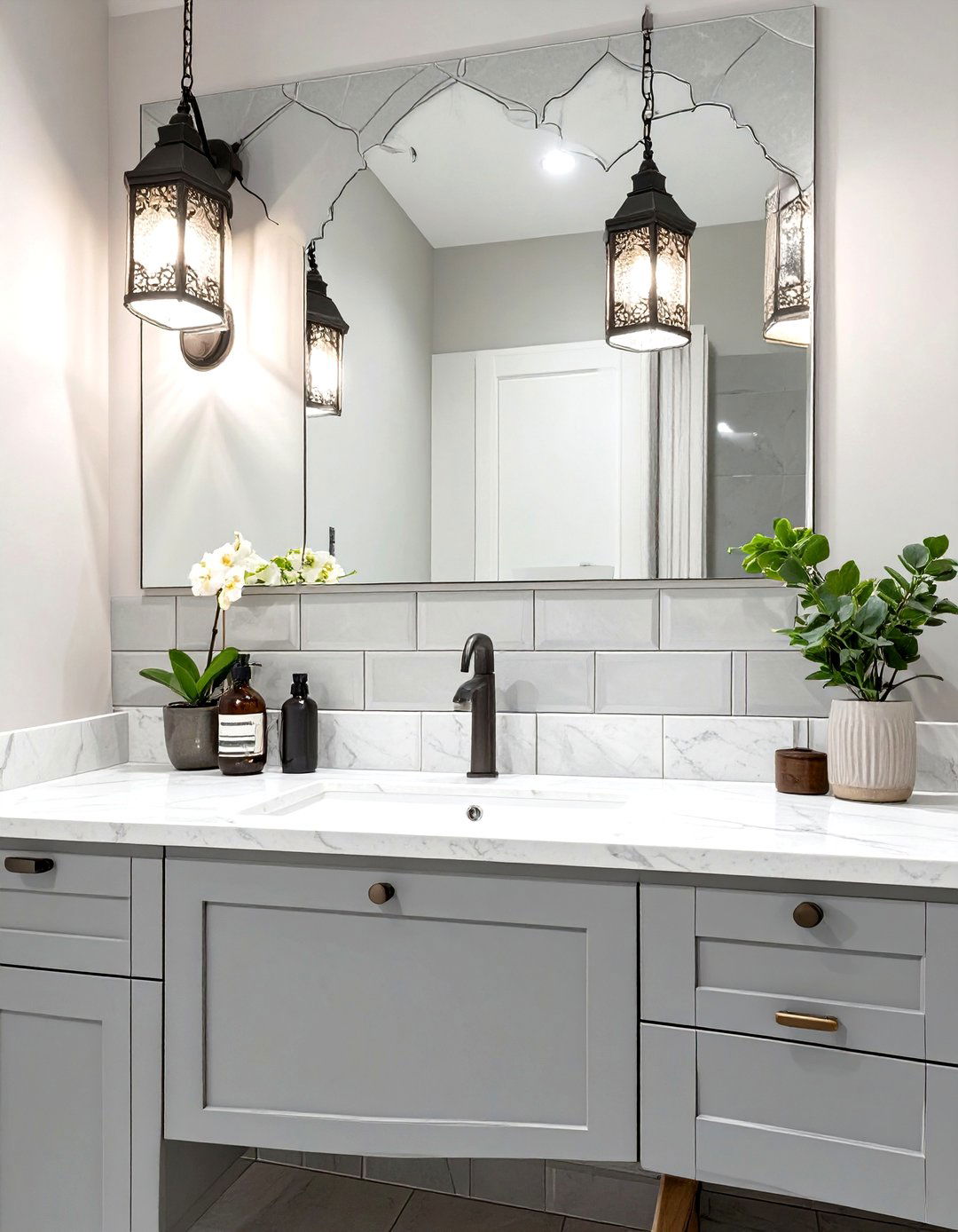 Arabesque Lantern Shaped Tiles - 30 washroom and bathroom tiles design ideas
