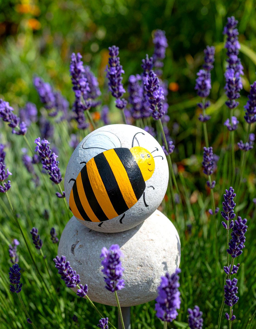 Bee Painted Rocks - 30 rock painting ideas for garden