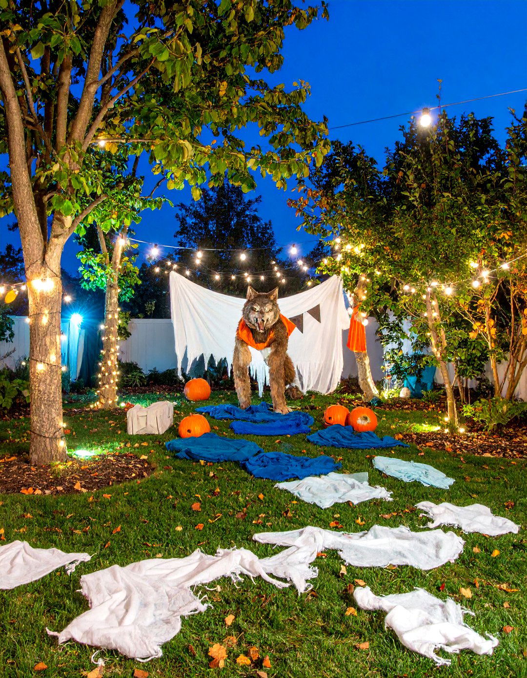 Beware of the Werewolf Woods - 30 halloween decorations outdoor ideas