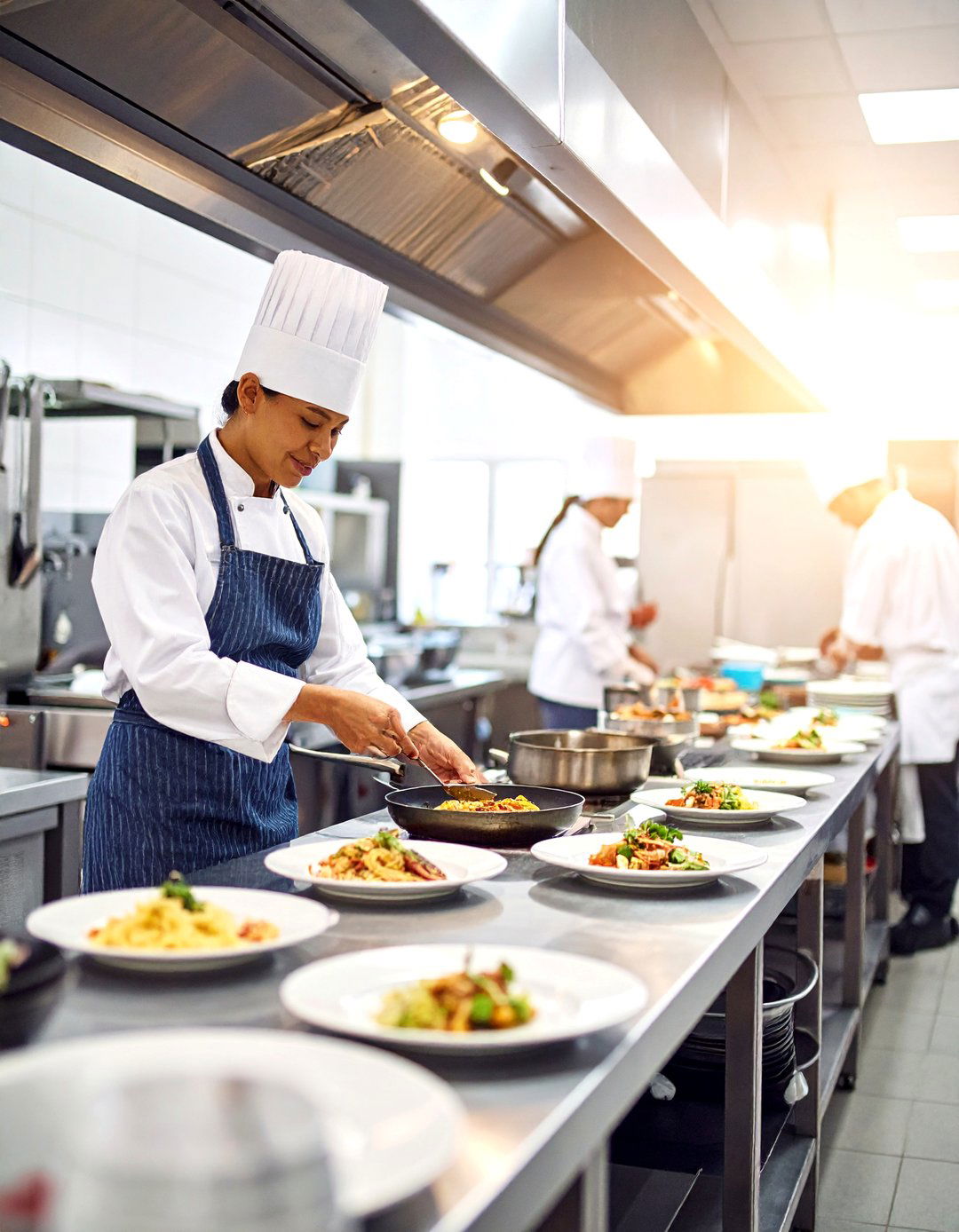 Centralized Plating and Expo Station - 30 restaurant kitchen design ideas