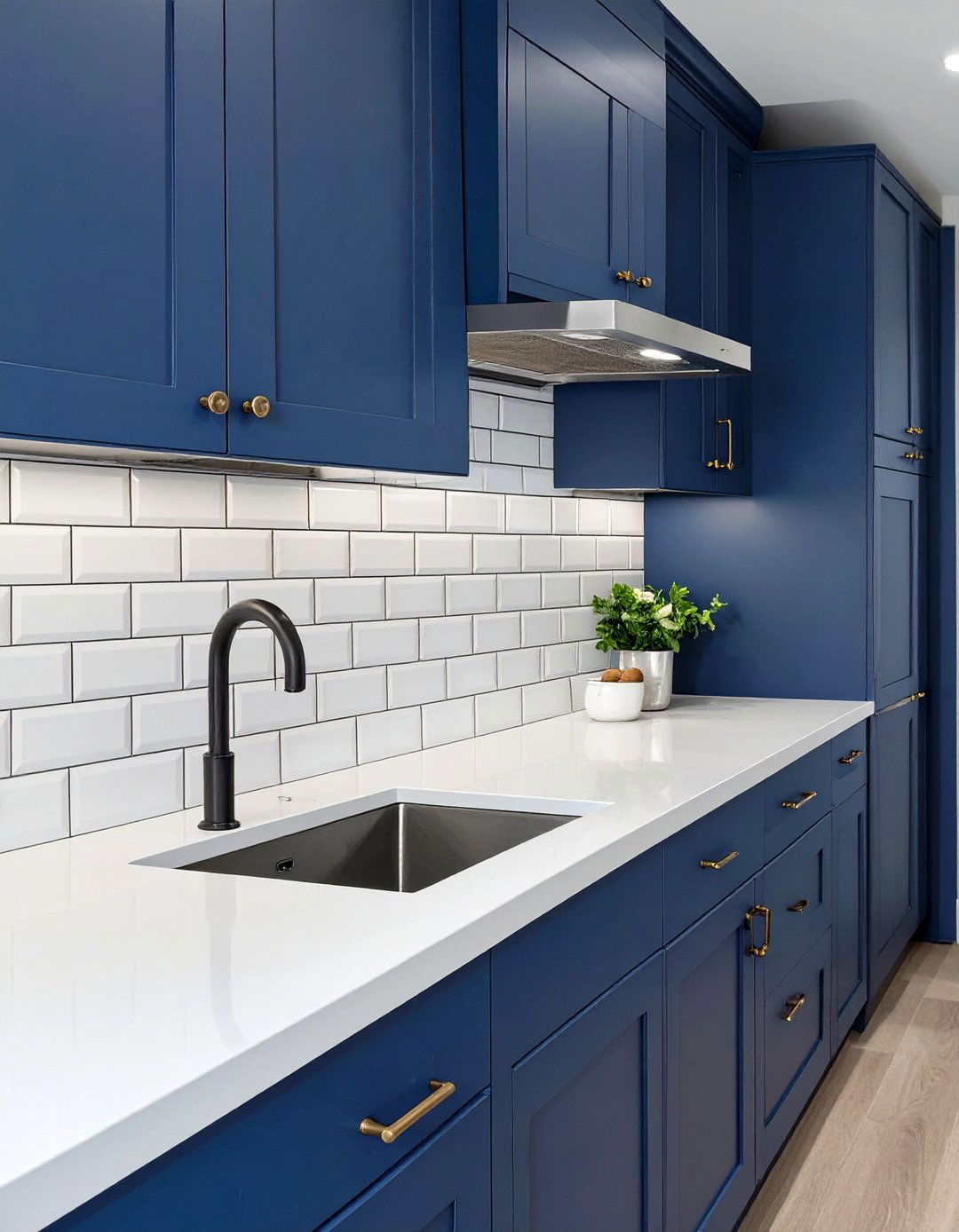 Classic White Subway Tile Backsplash - 30 white backsplash ideas
