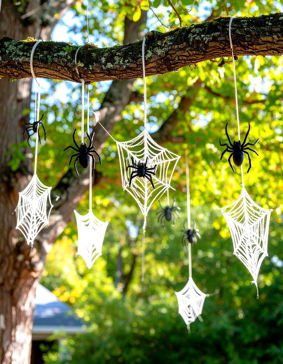 Cocooned Victims Hanging from Trees - 30 halloween decoration ideas outdoor diy