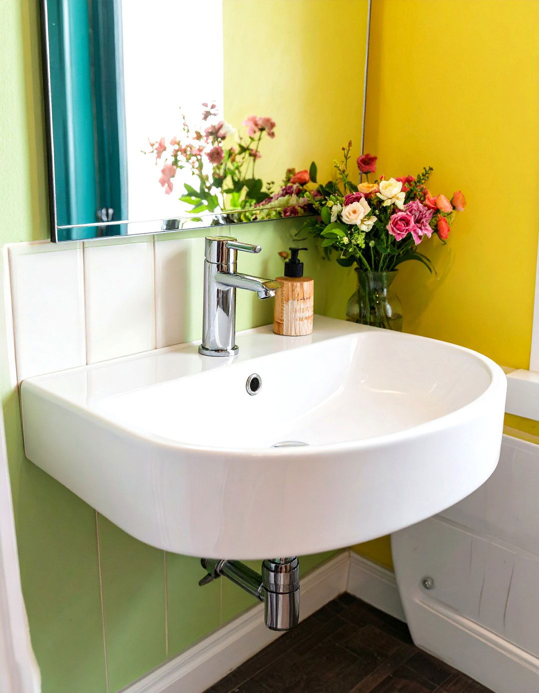 Corner Sink Placement - 30 small bathroom makeover ideas