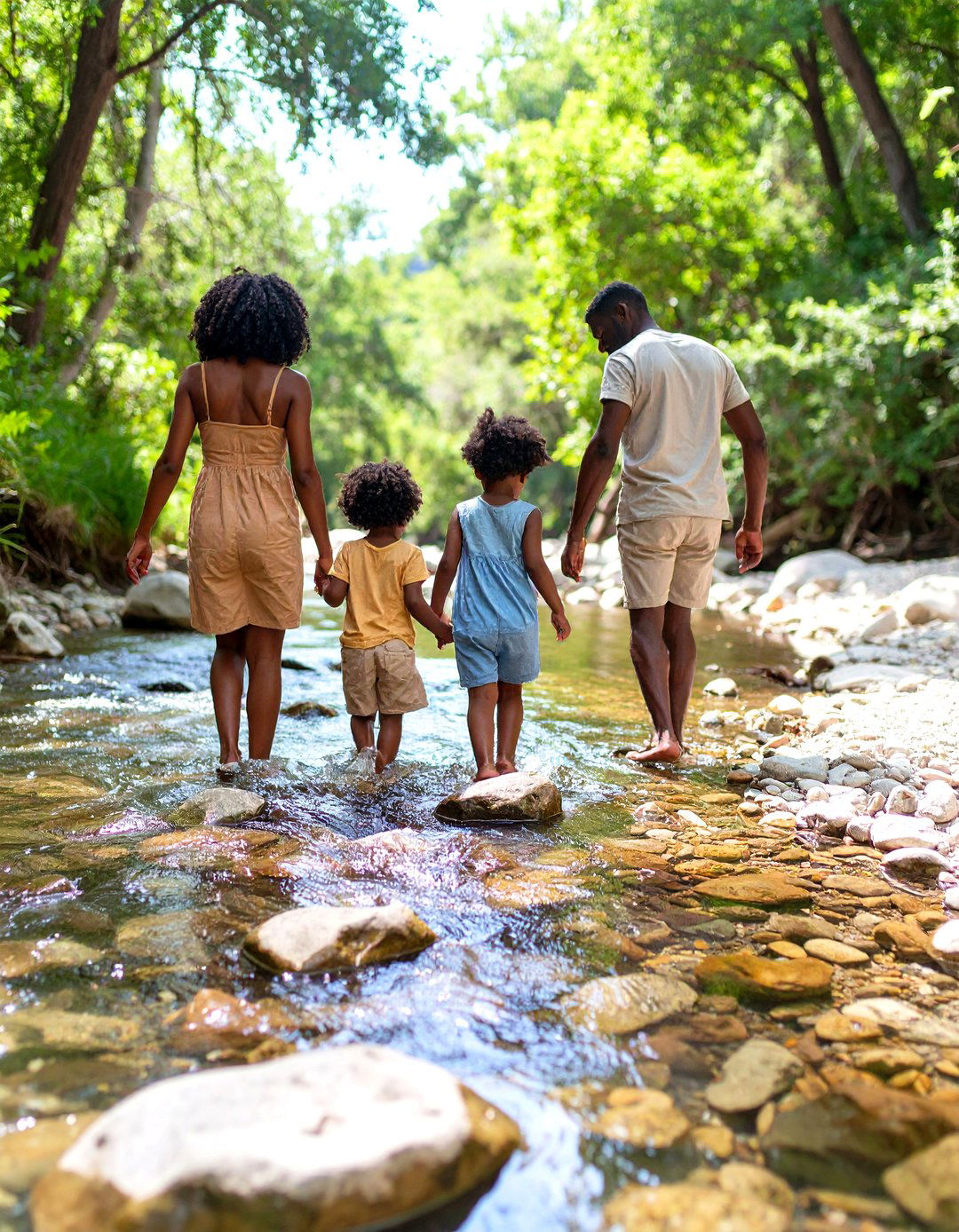 Creekside Exploration Family Photos - 30 outdoor family photo ideas