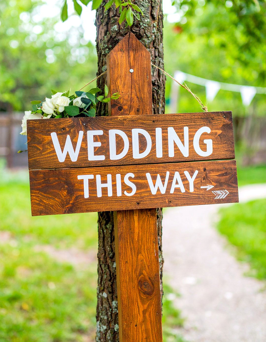 DIY Wooden Signs for Directions - 30 outdoor wedding ideas on a budget