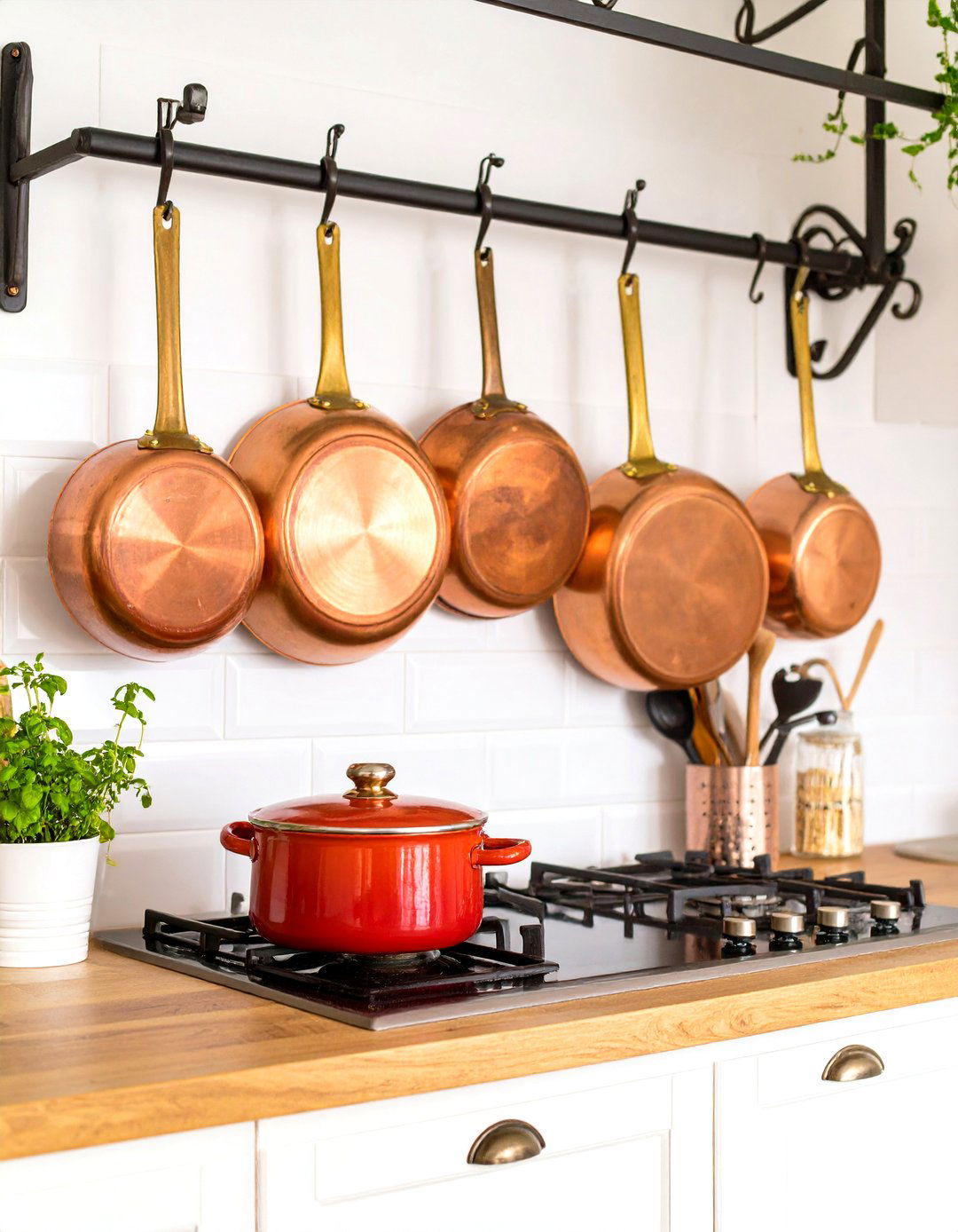 Displaying Classic Cookware - 30 timeless kitchen design ideas