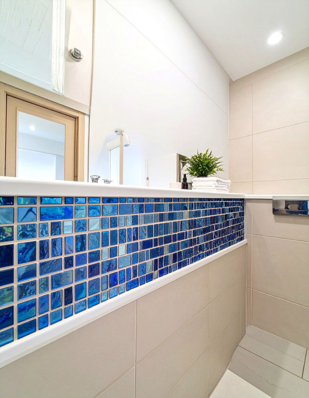 Glass Mosaic Accent Tiles - 30 small bathroom tile ideas