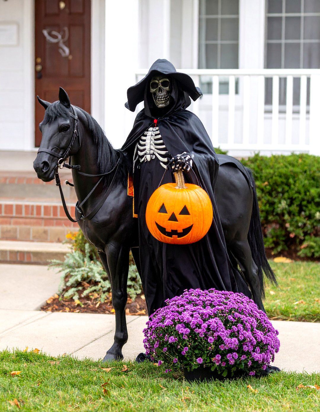 Headless Horsemans Ride - 30 halloween decoration ideas outdoor diy