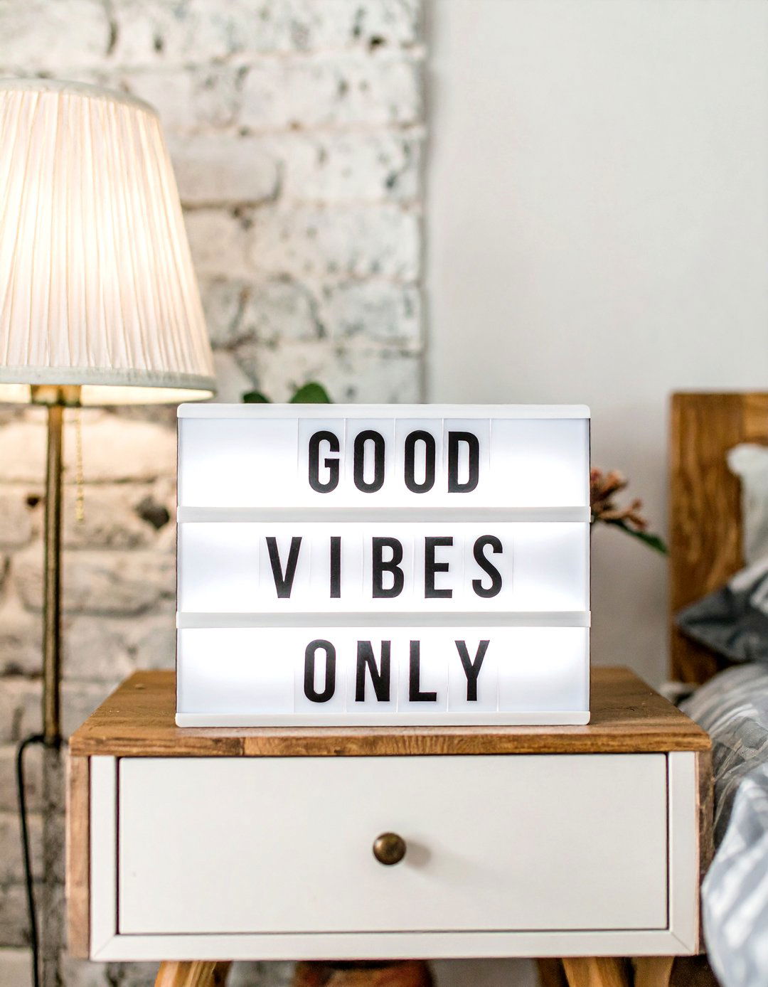 LED Lightbox with Custom Messages - 30 teenage girl bedroom ideas with led lights
