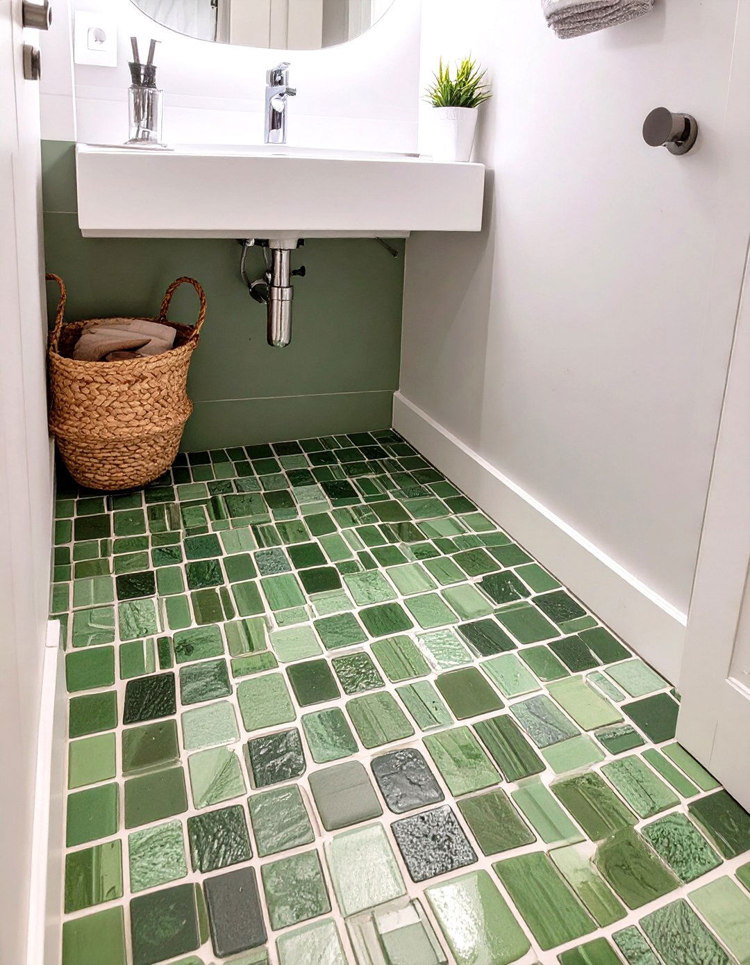 Monochromatic Mosaic Tile Flooring - 30 small bathroom bathroom flooring ideas