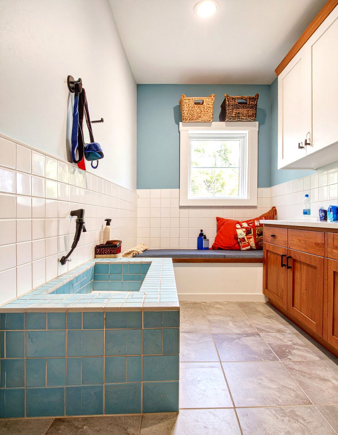 Mudroom Featuring a Pet Washing Station - 30 modern mudroom ideas