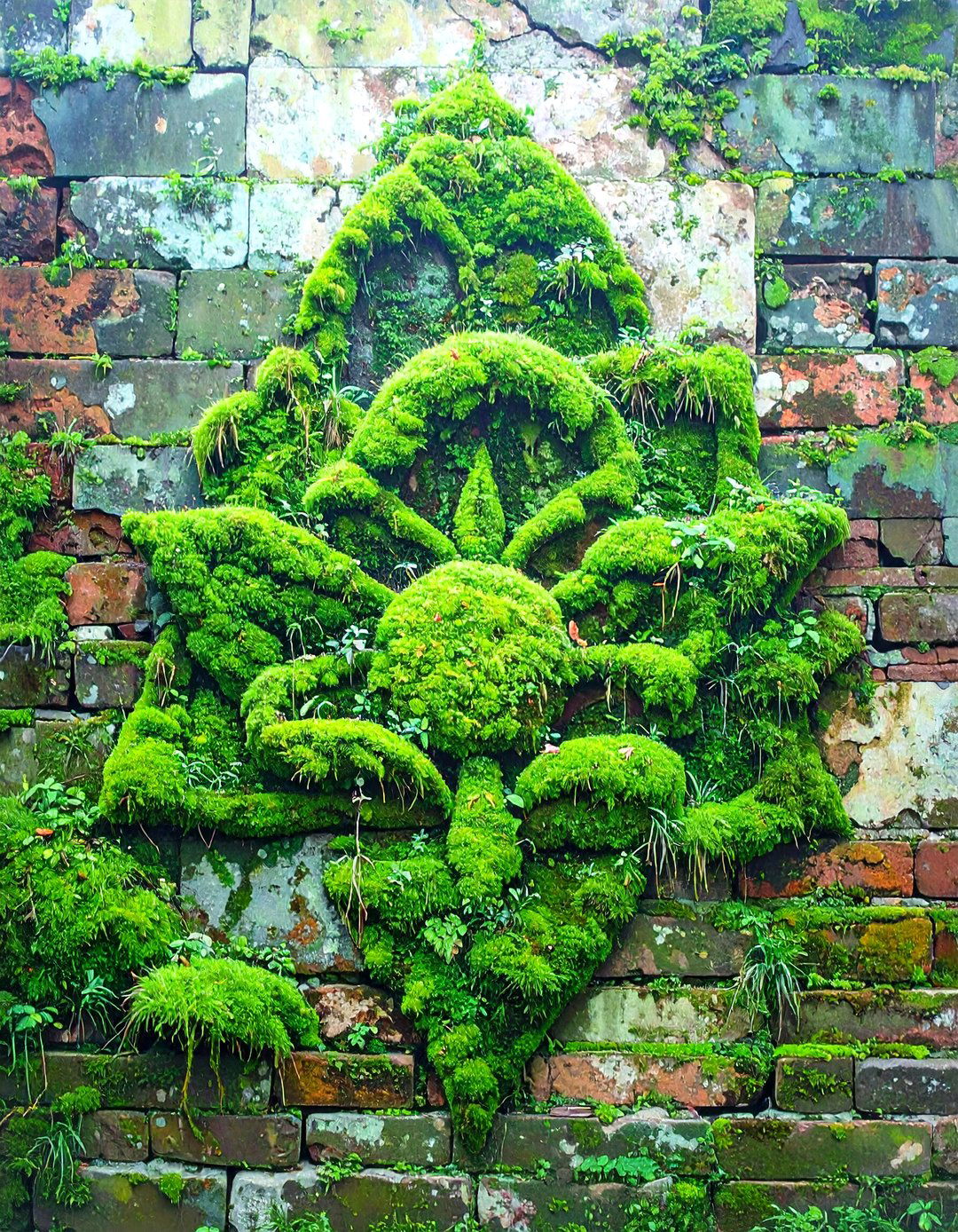 Natural Stone and Moss Graffiti Art - 30 outdoor  decorations ideas diy