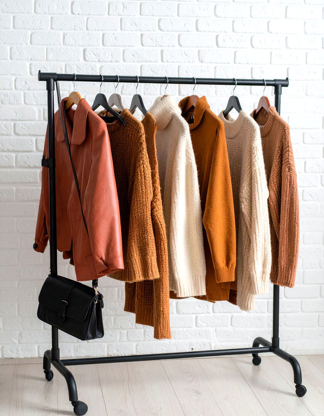 Open Wardrobe or Clothing Rack Display - 30 room decor inspo ideas