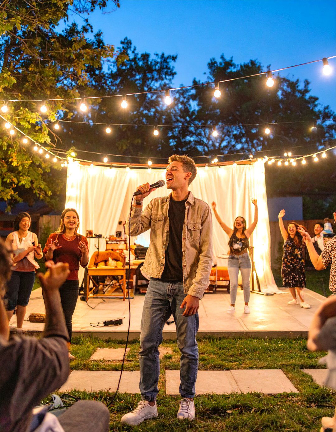 Outdoor Karaoke Stage - 30 outdoor graduation party ideas