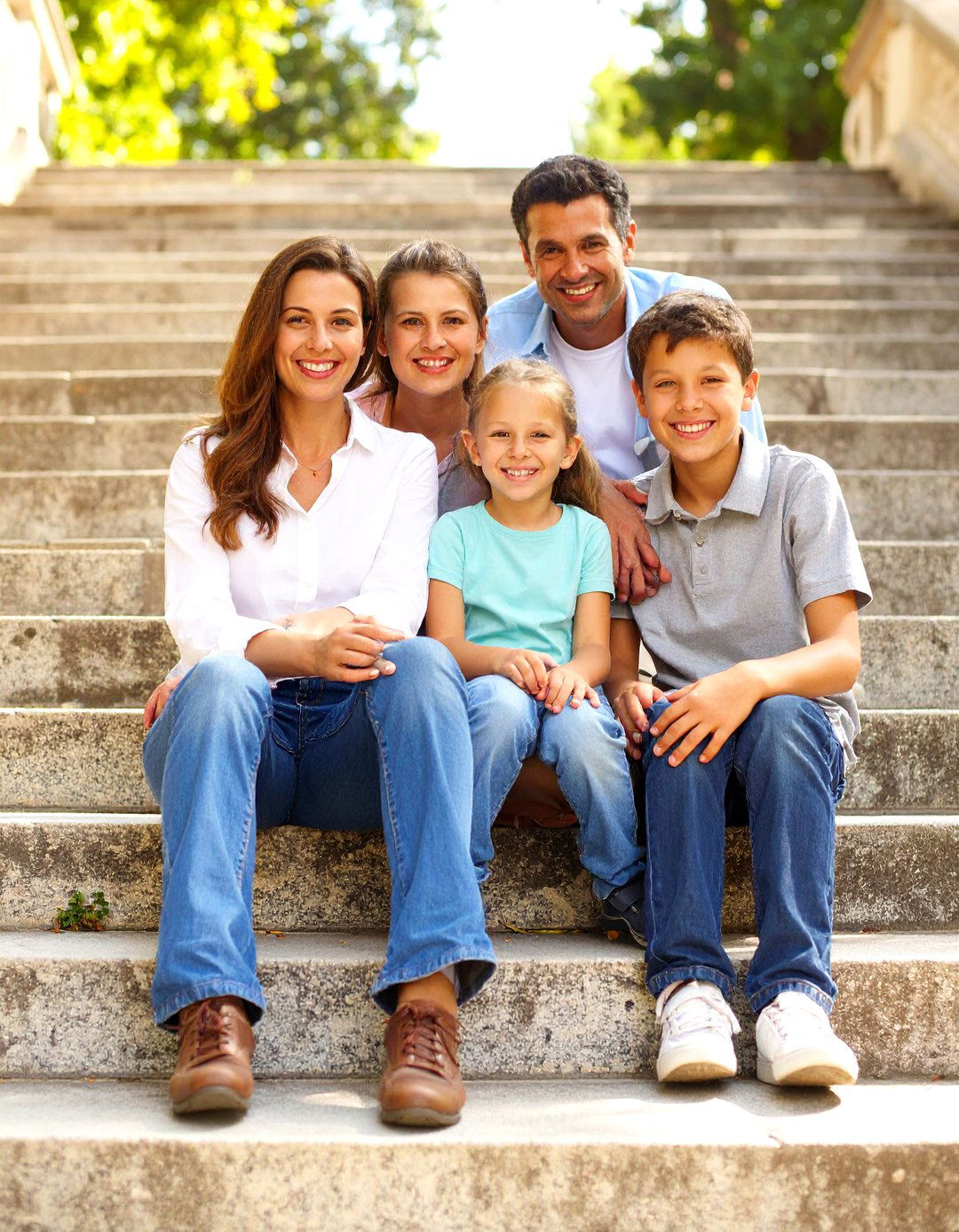Outdoor Staircase Family Photos - 30 outdoor family photo ideas