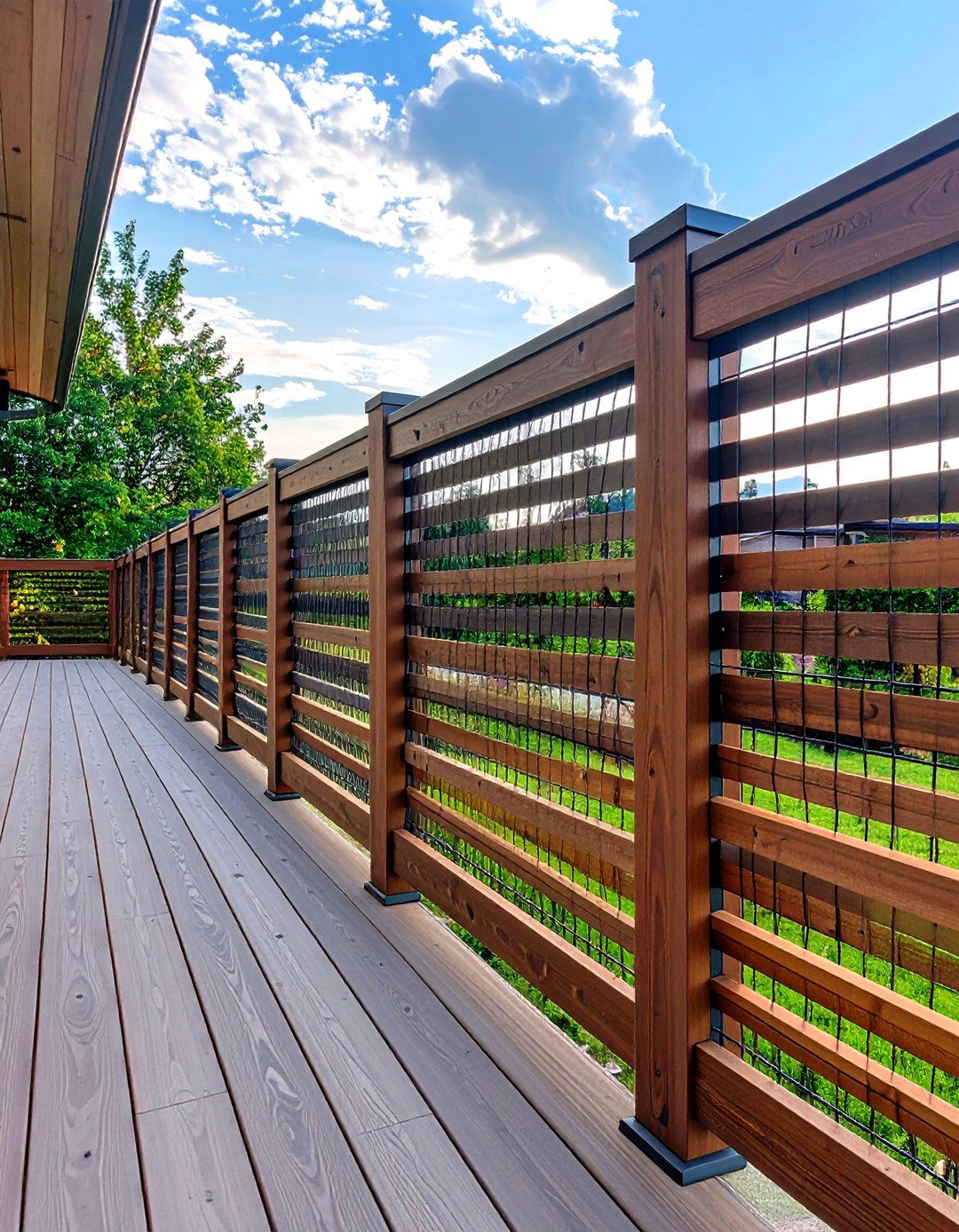 Privacy Screen Hog Wire Deck Railing - 30 hog wire deck railing ideas