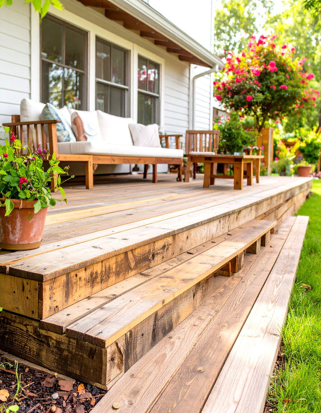 Repurposed Wooden Pallets - 30 inexpensive deck skirting ideas