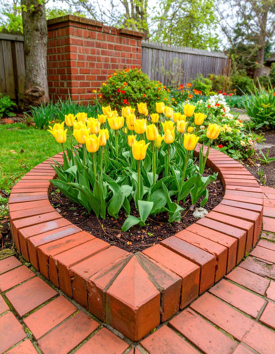 Sawtooth Brick Edging - 30 landscaping edging ideas