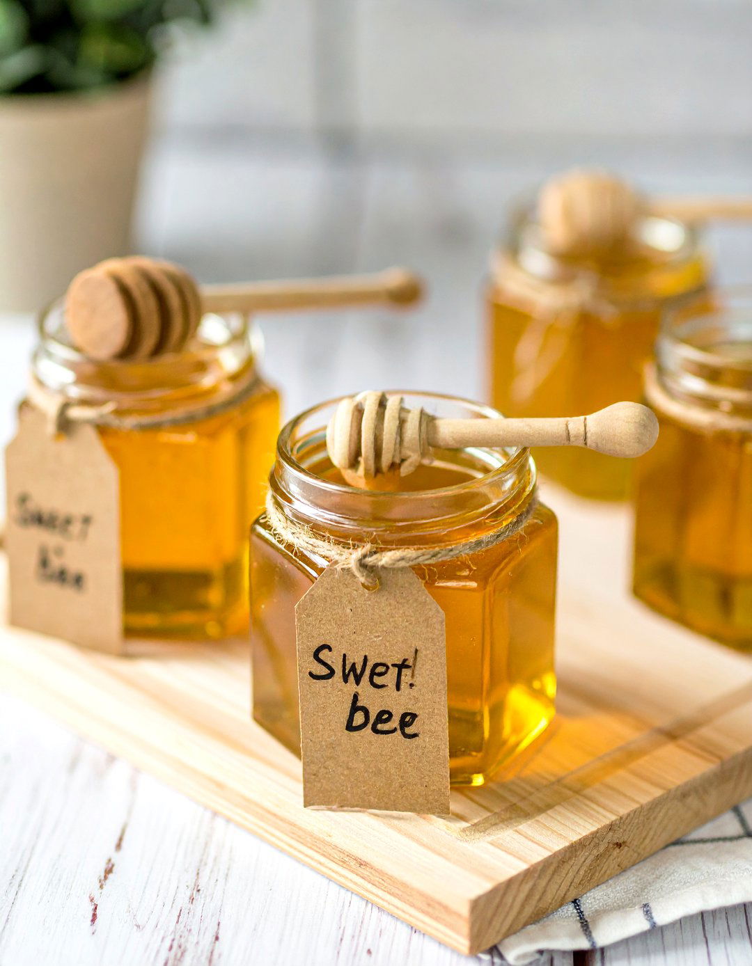 Small Honey Jars - 30 baby shower gift ideas for guests