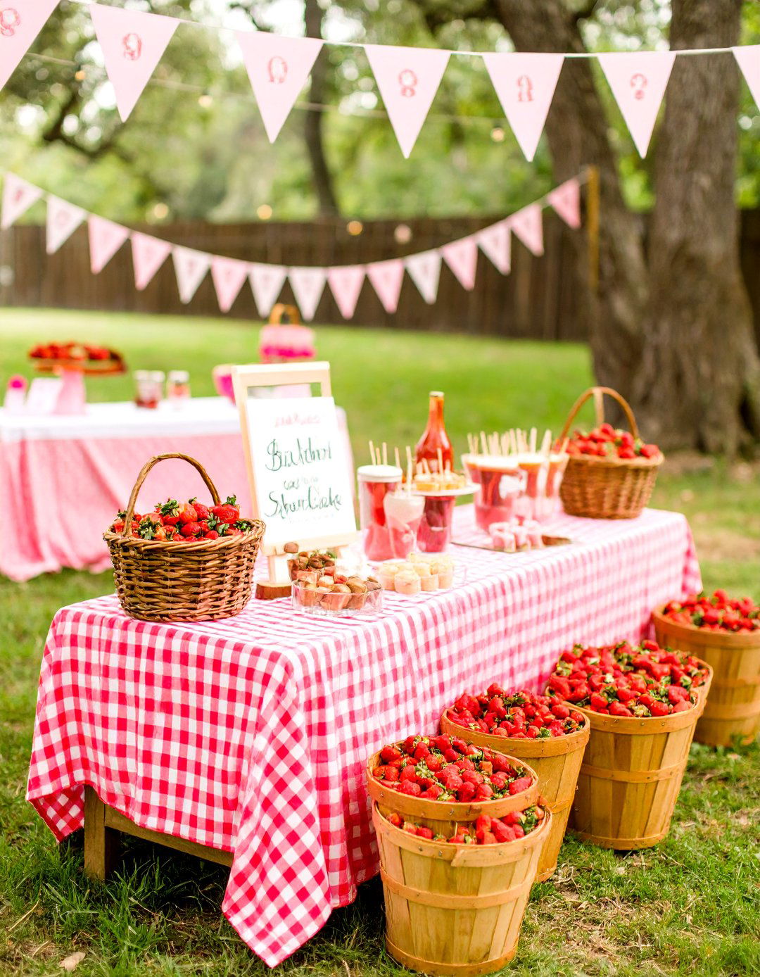 Strawberry Patch Pink Idea - 30 pink baby shower ideas