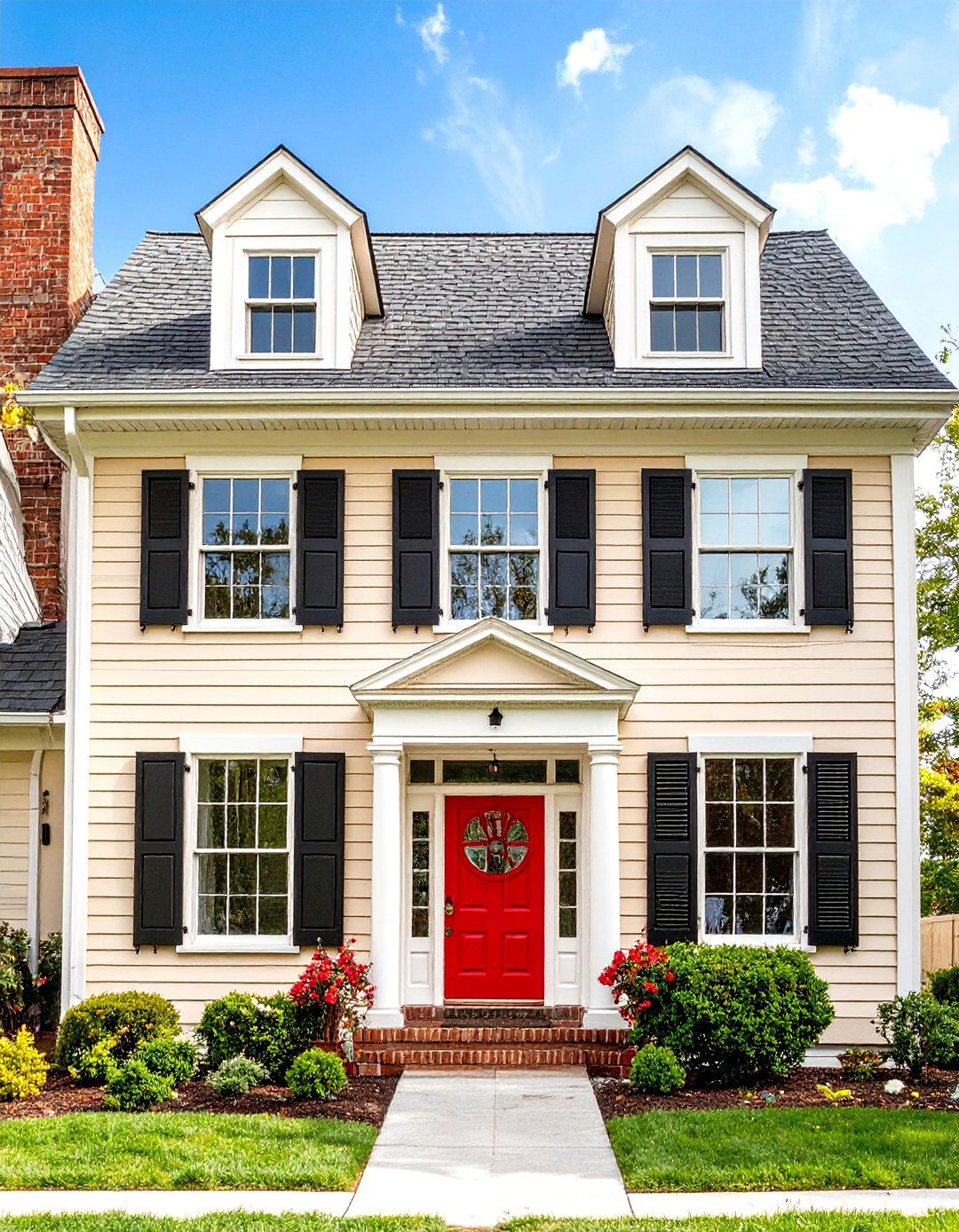 Symmetrical Traditional Home Facades - 30 traditional home design ideas