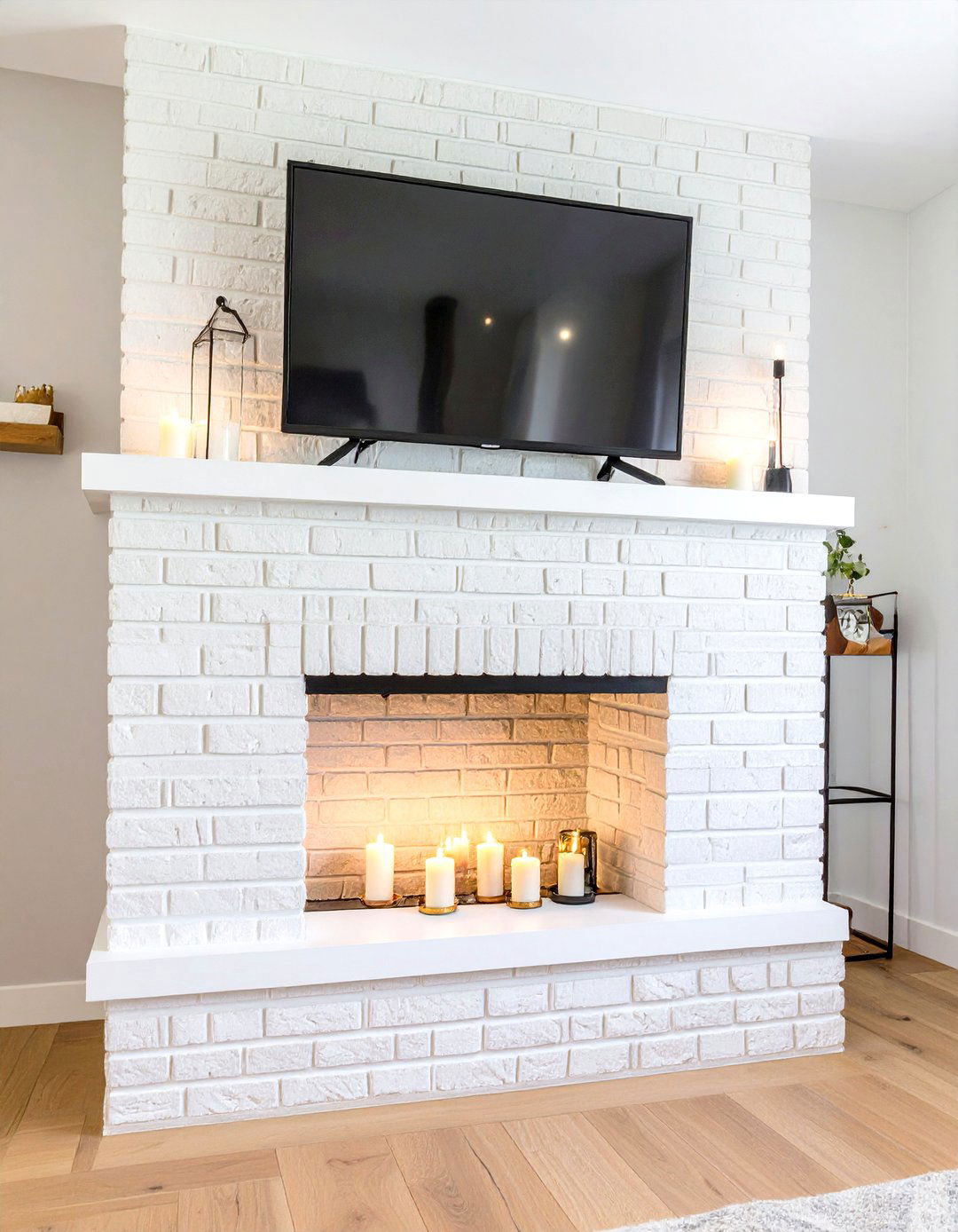 TV Above a Compact Fireplace - 30 simple small living room ideas with tv