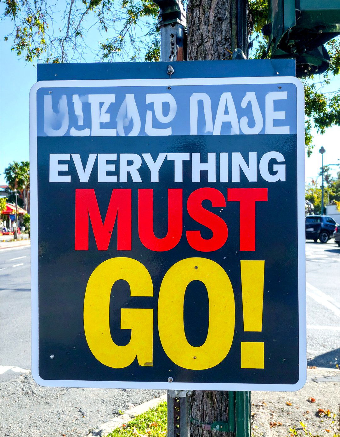The Everything Must Go Urgency Sign - 30 garage sale sign ideas