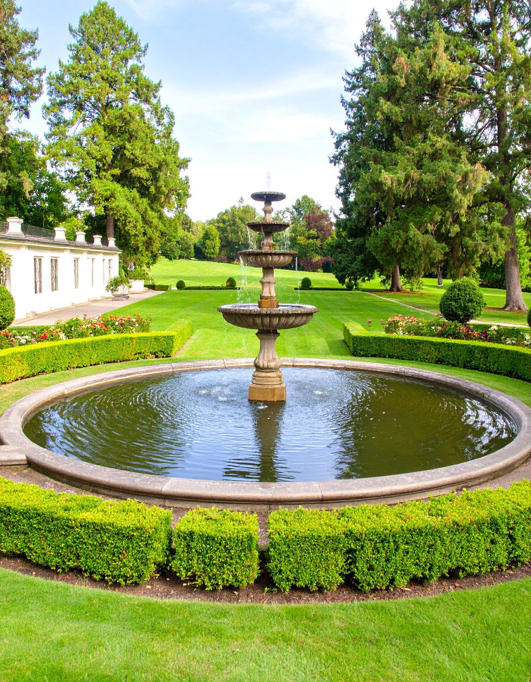 The Formal Estate Pond - 30 backyard pond ideas