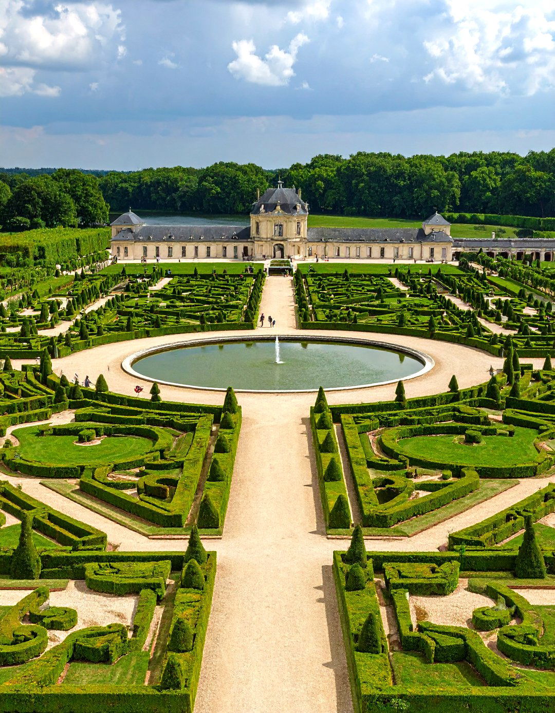 The Formal French Garden Layout - 30 garden layout ideas