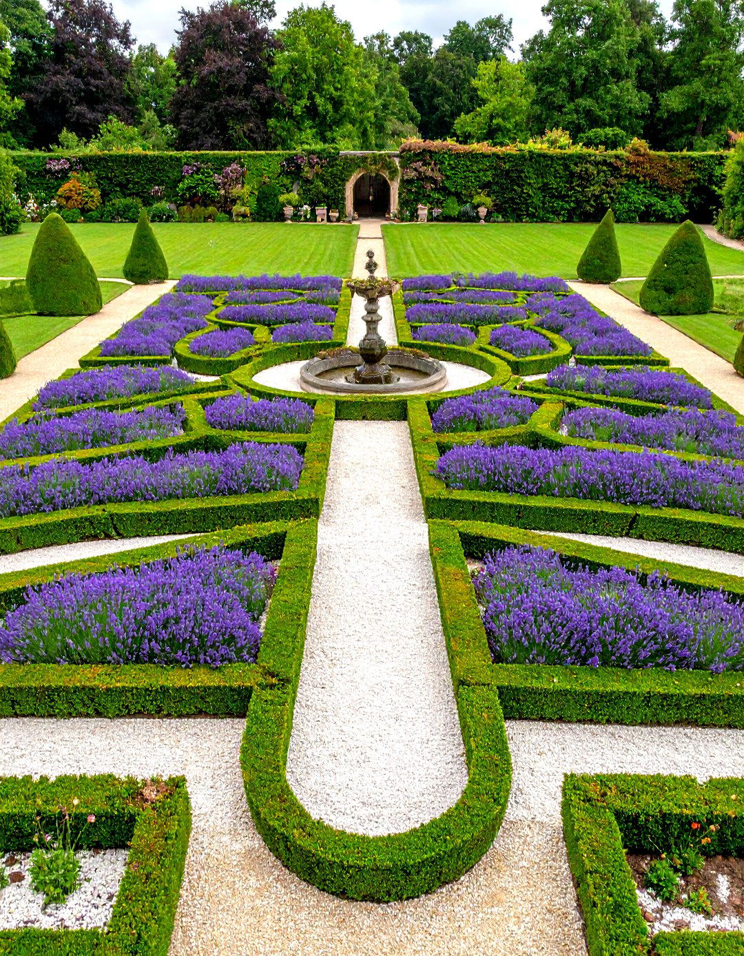 The Formal Knot Garden - 30 english garden ideas