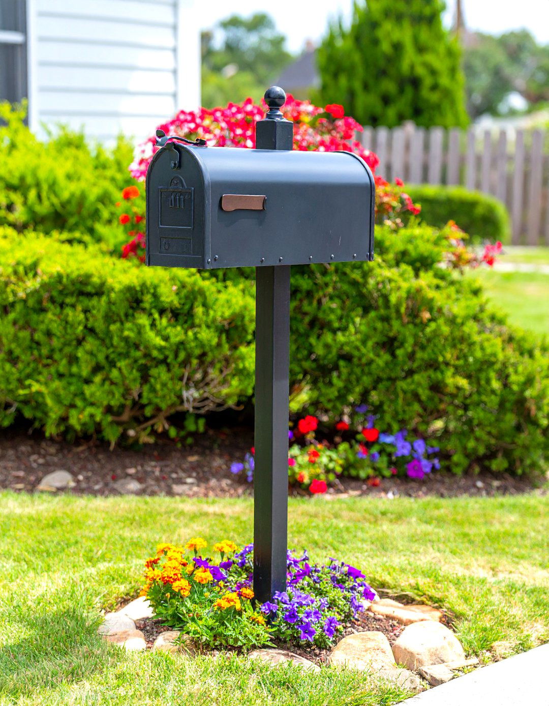 30 Cheap Simple Front Yard Landscaping Ideas