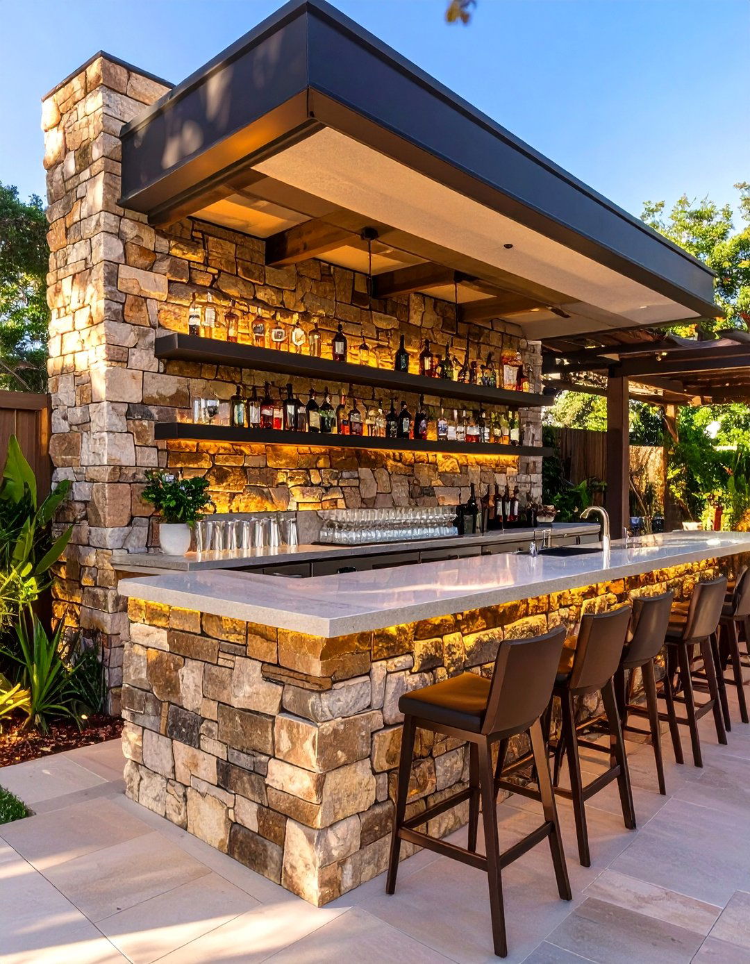 The Outdoor Bar Wall - 30 backyard wall ideas
