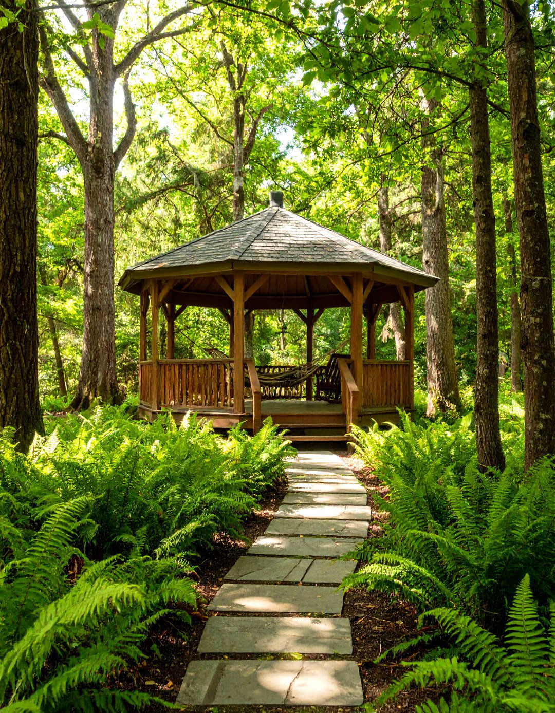 The Secluded Woodland Retreat - 30 large backyard ideas