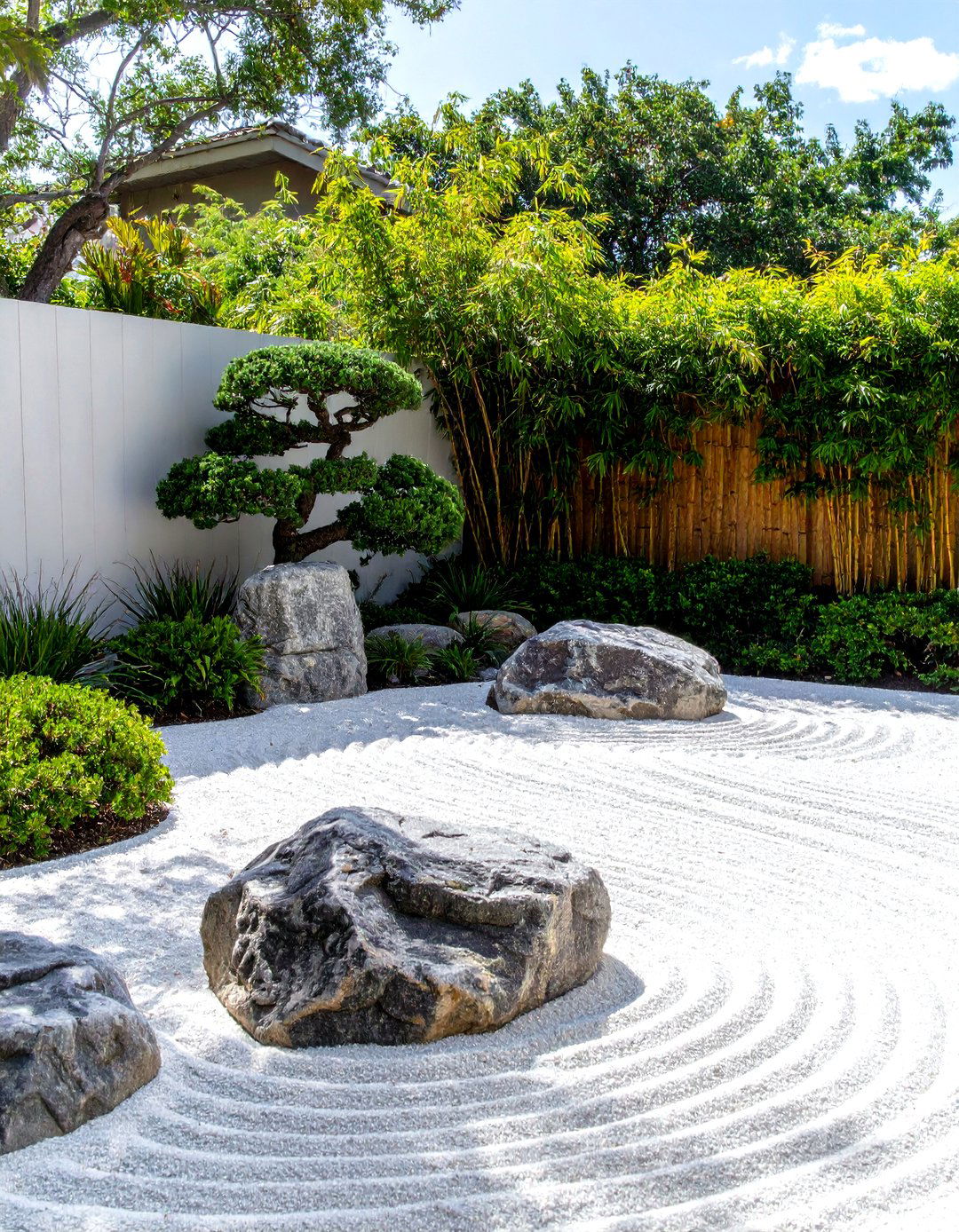 The Secluded Zen Garden Space - 30 low maintenance florida landscaping ideas
