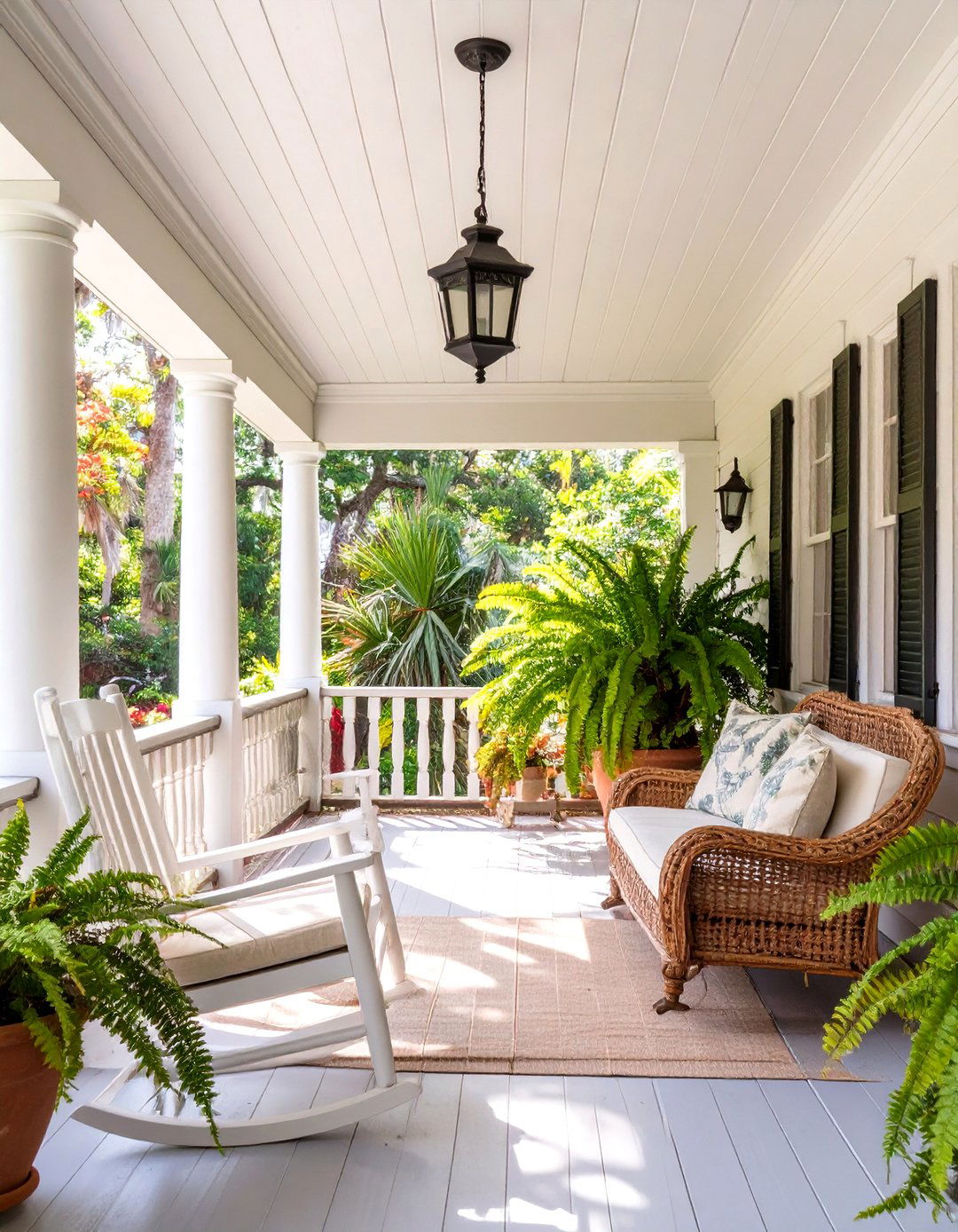 The Southern Colonial Veranda Living Space - 30 american colonial interior design ideas