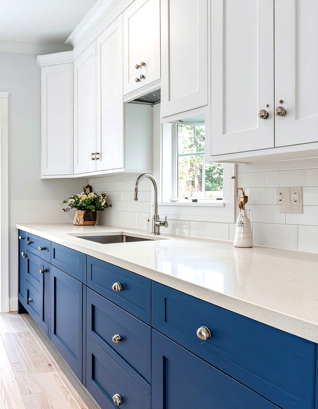 The Two Tone Cabinet Kitchen - 30 low cost simple kitchen designs