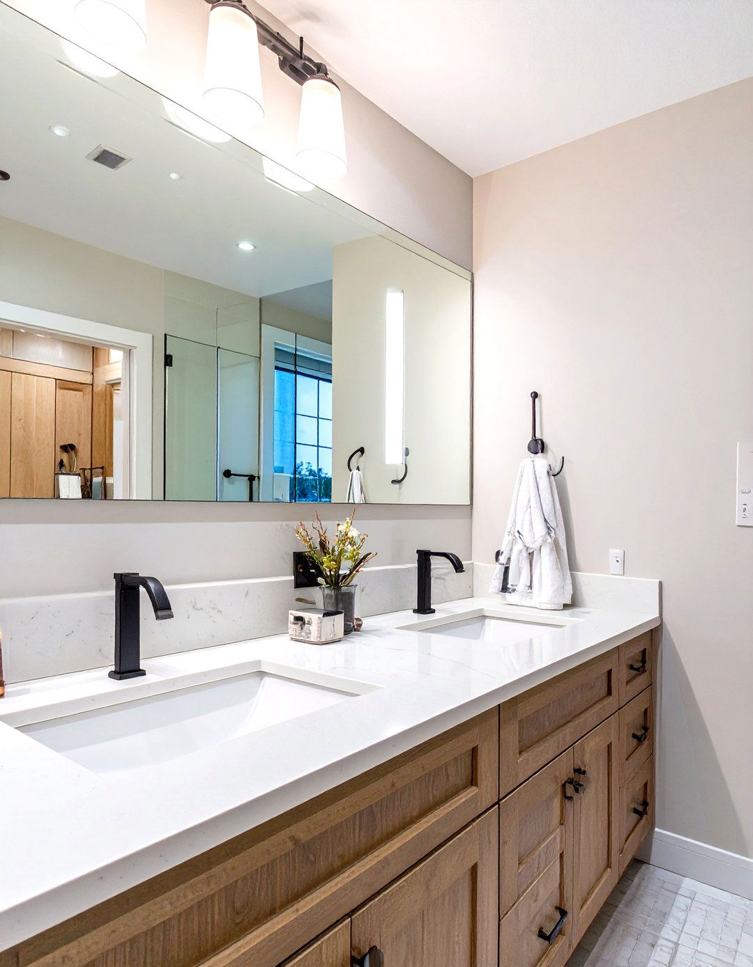 The Wall to Wall Countertop Bathroom - 30 double sink bathroom ideas