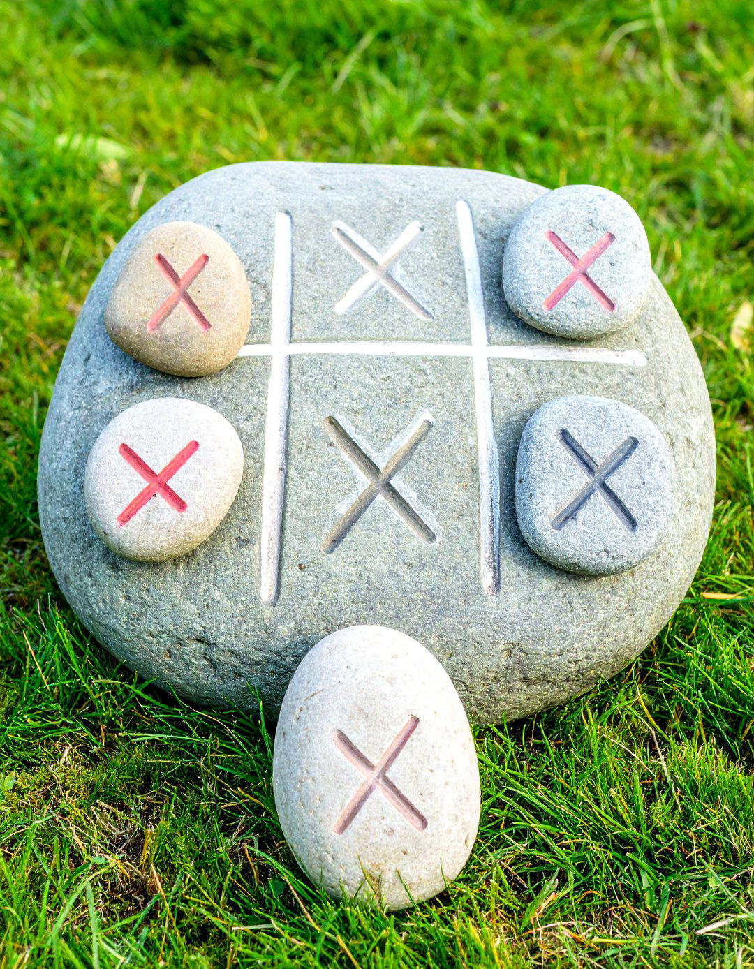 Tic Tac Toe Game Rocks - 30 rock painting ideas for garden