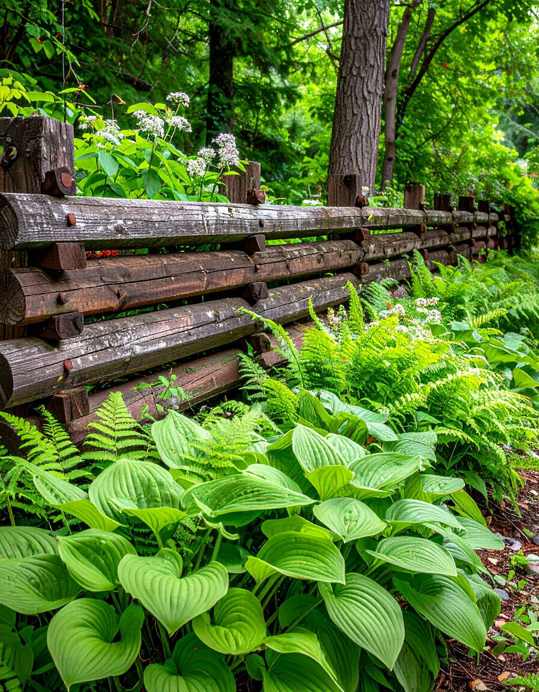 Timber and Post Retaining Wall - 30 front yard retaining wall ideas
