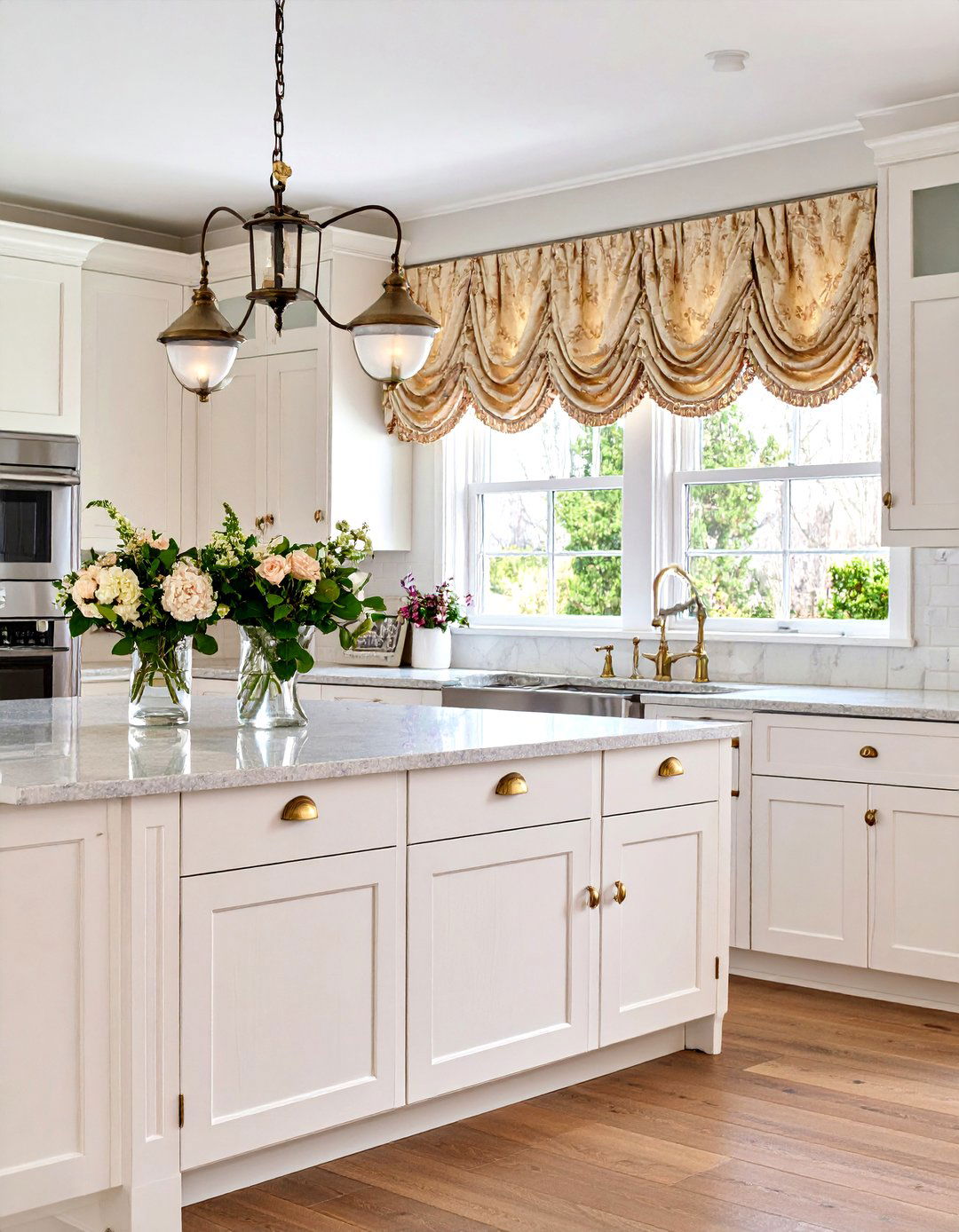 Traditional Kitchen with a Scalloped Valance - 30 kitchen curtain ideas above sink