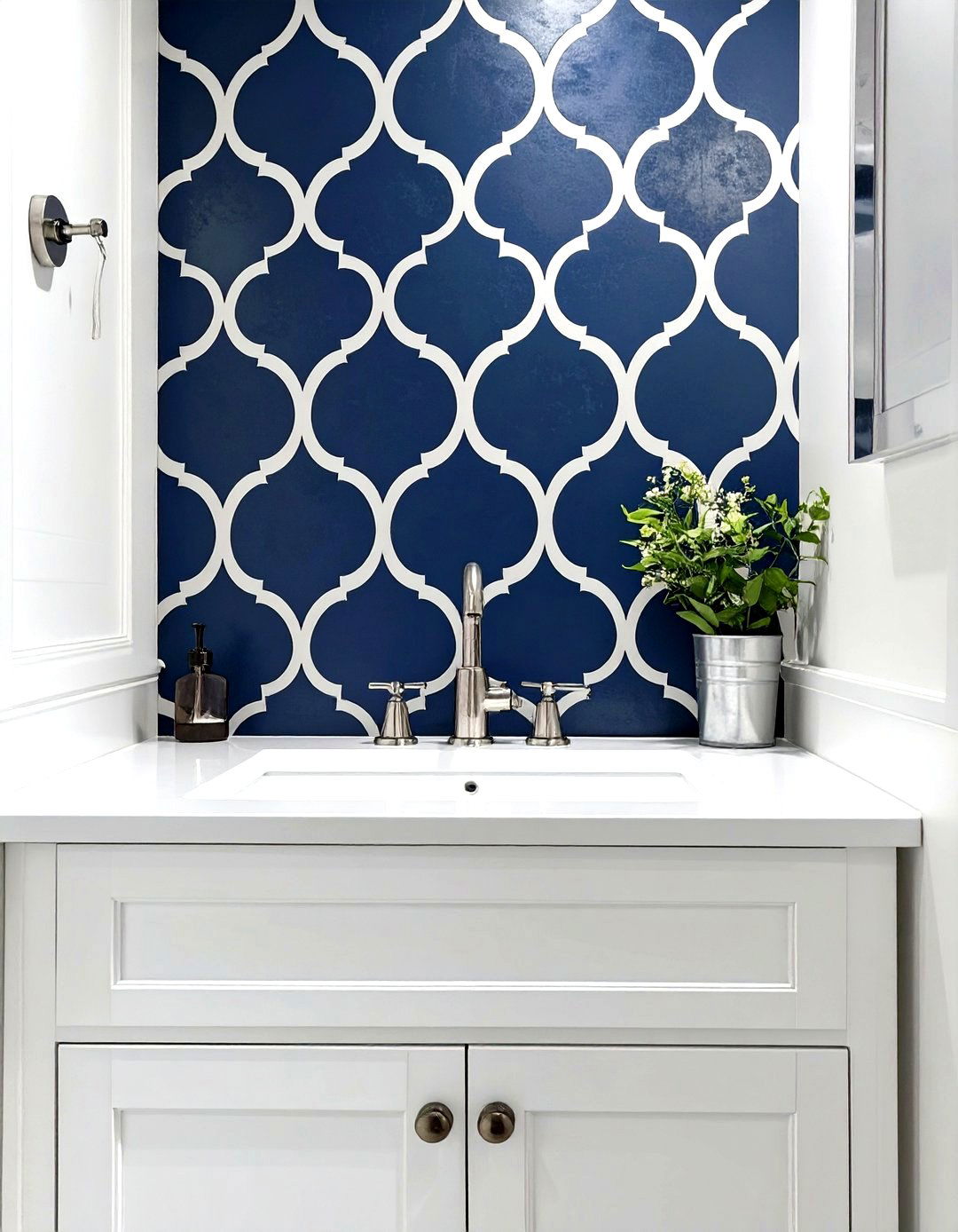Trellis or Lattice Wallpaper - 30 small bathroom bathroom wallpaper ideas