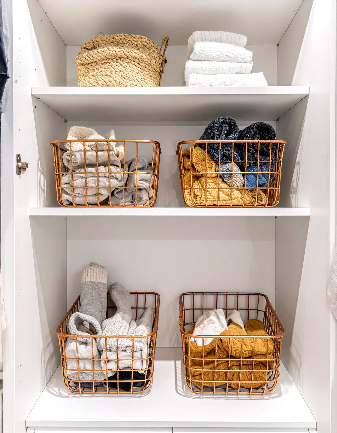 Under Shelf Baskets for Small Items - 30 small walk in closet design ideas